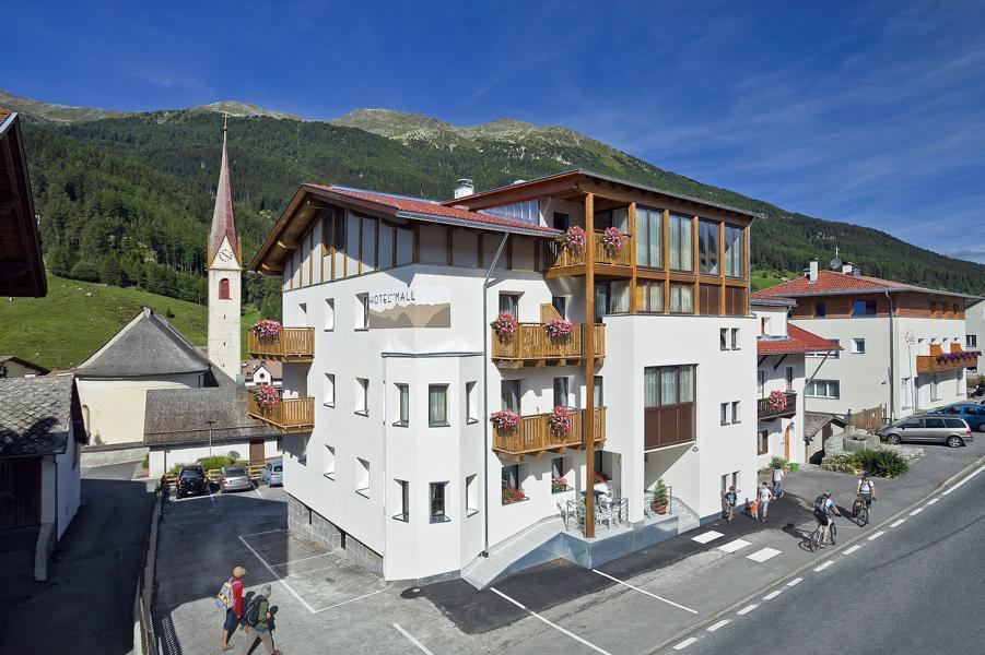 Hotel Mall San Valentino alla Muta Exteriér fotografie